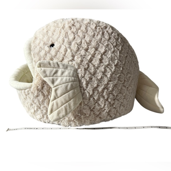 Cozy Fish-Shaped Dog Bed in Cream - Picture 9 of 11